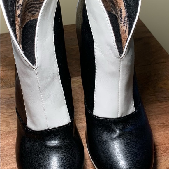 Woman’s black and white high heel booties. Approx 4 1/2 inches high. Pre-owned. - Picture 5 of 8